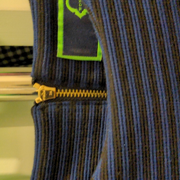 Tops - Picture 3 of 4